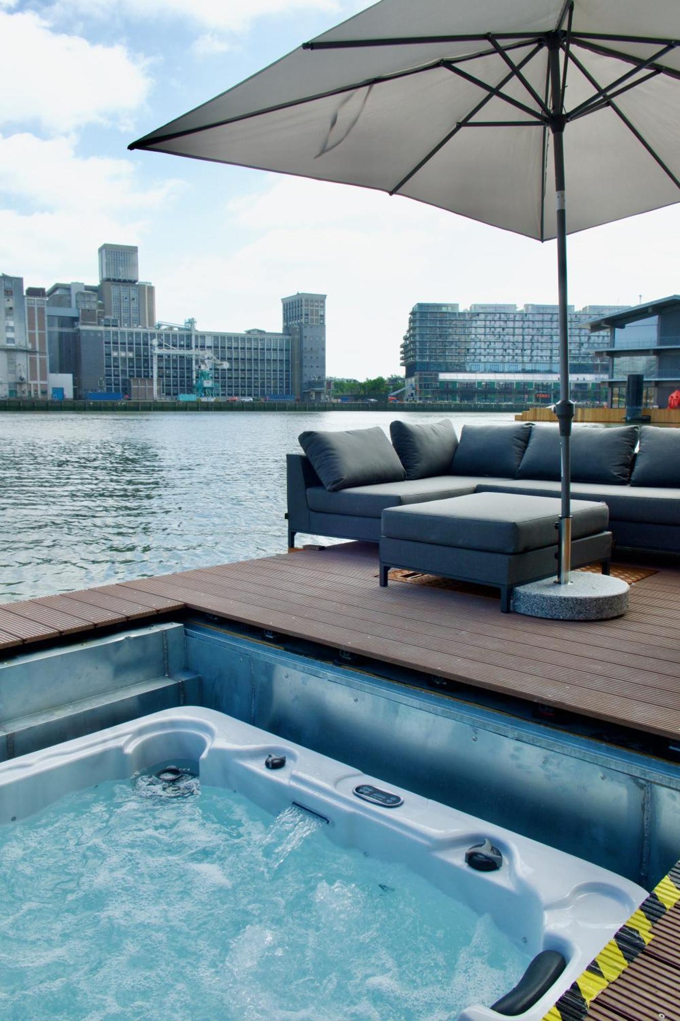 Wikkelboats At Floating Rotterdam Rijnhaven Villa Exterior photo