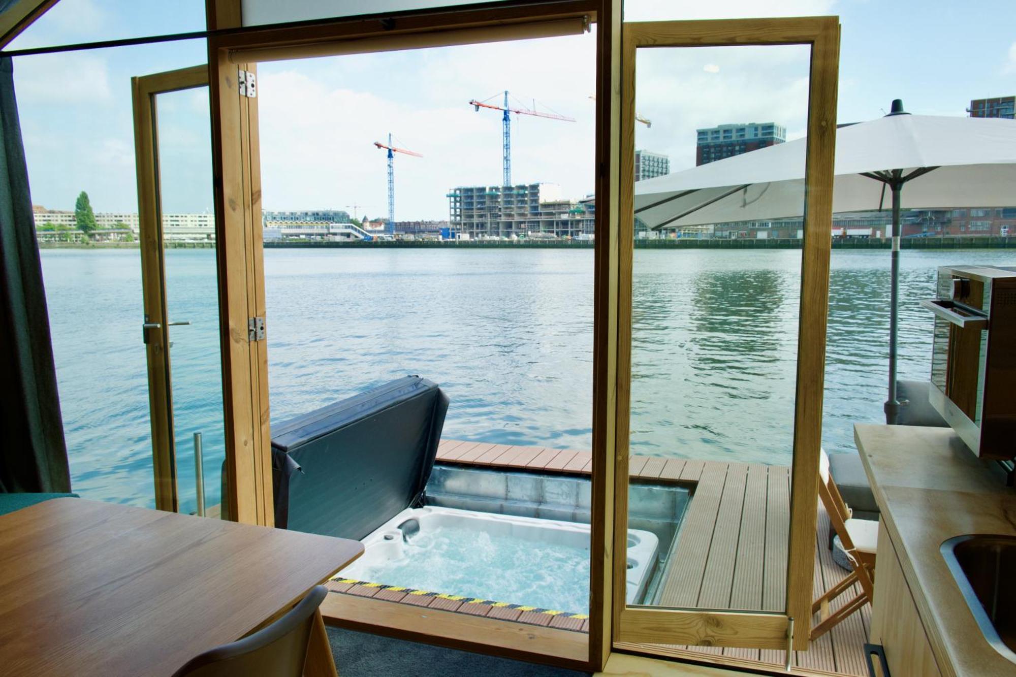 Wikkelboats At Floating Rotterdam Rijnhaven Villa Exterior photo